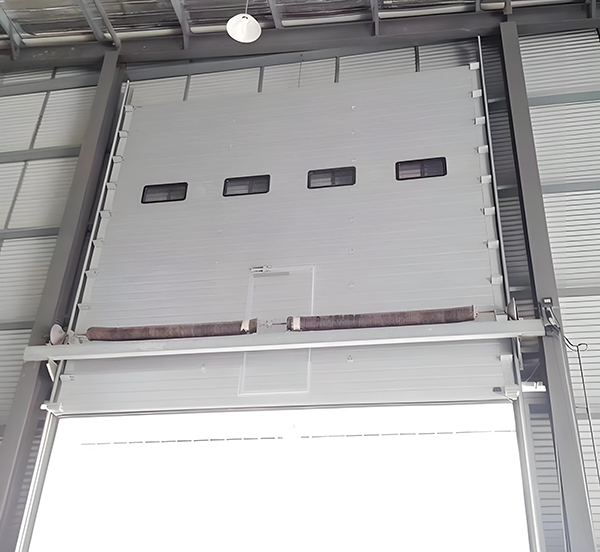 察布查尔工业滑升门