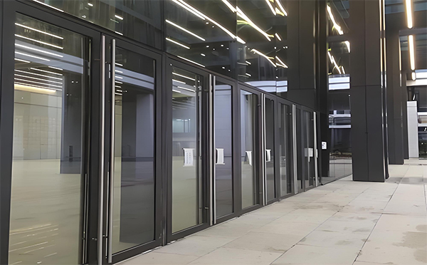 察布查尔玻璃地弹门 察布查尔玻璃地弹门