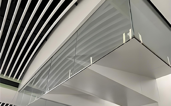 察布查尔玻璃挡烟垂壁