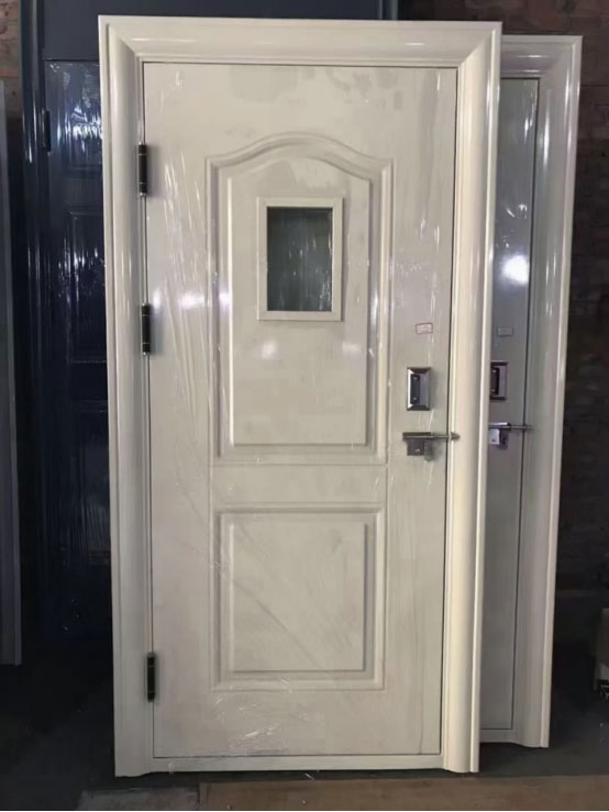 察布查尔学校教室门