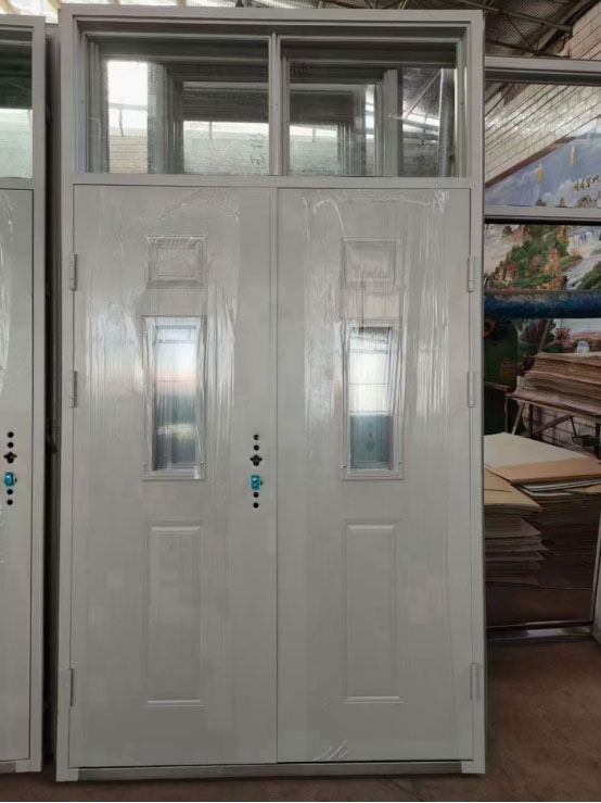 察布查尔学校教室门