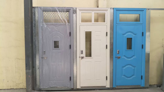 察布查尔学校教室门