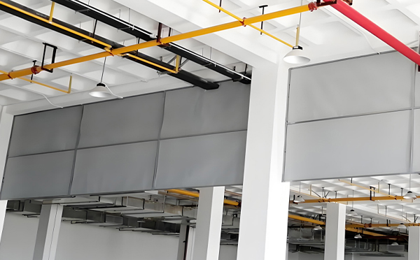 商场防烟分区常闭节点：察布查尔挡烟垂壁高度与控制器接线图解