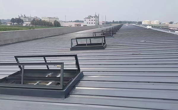 某中学室内体育馆察布查尔排烟窗改造项目