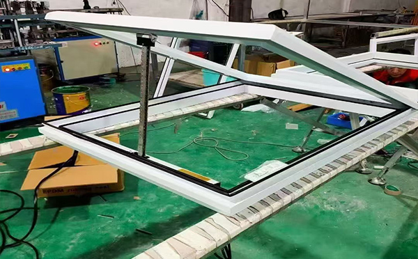 某地下车库出入口察布查尔排烟窗配置工程