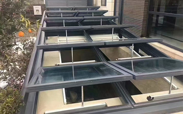 某轨道交通车辆维修车间察布查尔排烟窗应用